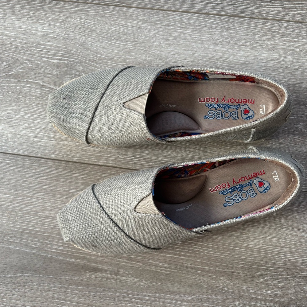 BOBS by Skechers Gray Wedge Slip On Shoes Memory Foam 7.5 - Picture 2 of 5